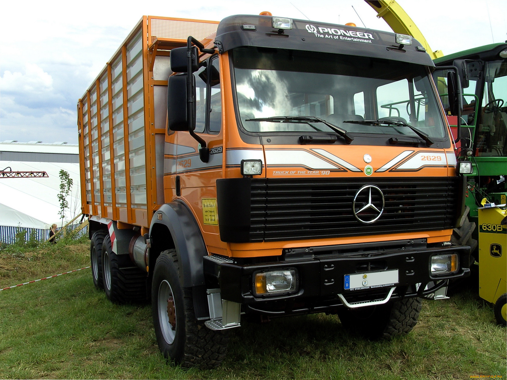 , mercedes, trucks